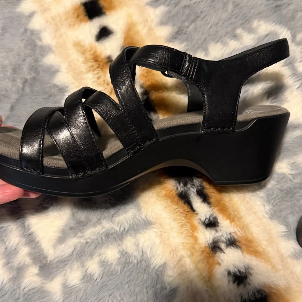 Dansko Women's Black Leather Sandals size 38 - Picture 3 of 7
